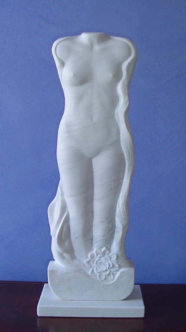 Lily - marble sculpture by Berendina de Ruiter